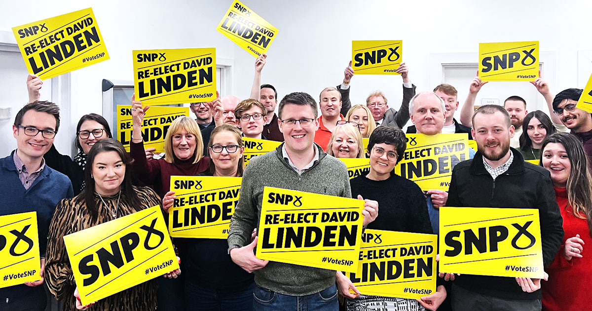 Image of David Linden with SNP activists